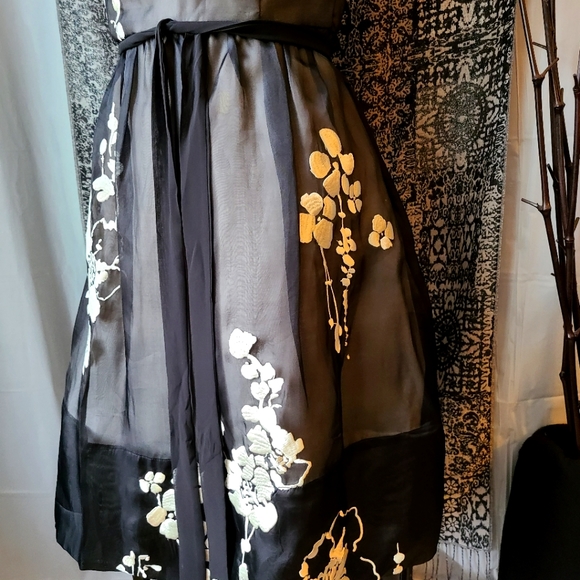 WHBM...STUNNING DRESS - Picture 5 of 8